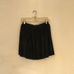 Mini pleated black Frenchi skirt